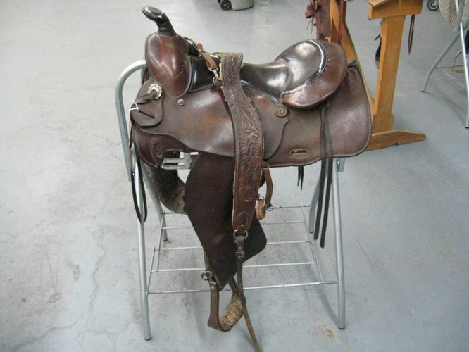 15 inch slick fork saddle