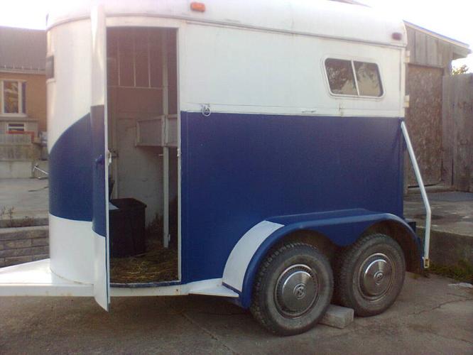 2 horse, step-up, bumper pull horse trailer for rent - Innerkip