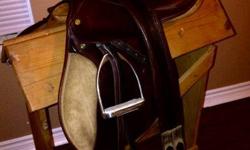 17" Collegiate Close Contact.  In excellent condition. I bought it 2 years ago and since then it has been stored indoors and only used twice.
Regularly cleaned and oiled.  Leather is super soft.  No major damage to the saddle. One small water spot.