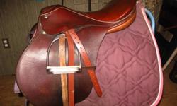 17? Passier Close contact English saddle.
Model P.S. Balm.
 
Beautiful leather kept in top condition.
Always cleaned after riding.
Sugar maple colour looks great on chestnuts!
 Cut back medium tree but fits everything from ponies to warmbloods and