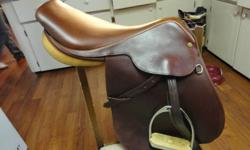 Gorgeous, quality, butter smooth leather. Close contact Industria Argentina saddle. Comes with Stirrup leathers and irons. Chestnut brown. Very tight and clean saddle. Everything is in new condition. Well cared for, regularly oiled, and kept in climate