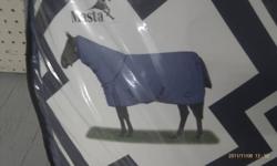 Brand new in bag 78" Masta Aztex winter turnout rug w/hood, dark blue.
Horse sold before this got used. Awesome winter turnout rug, comes with matching hood.
Here are the spec's from the Masta website
Aztex is a tough 1000 denier polyester waterproof and