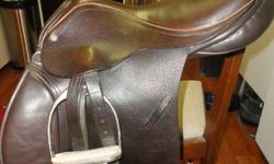 Offering for sale: 16.5 inch Cliff Barnsby close contact saddle. Dark oil, butter soft leather. Excelant like new condition. Minimal use. Barnsby's are top quality saddles:
Every Barnsby saddle is handmade in Walsall, England, by some of the most skilled
