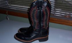 size 91/2  black  crepe sole men's boots  brand Roper worn  maybe 4 times.
These are in excellent condition.