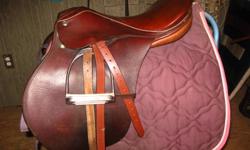 Model P.S. Balm. Beautiful leather kept in top condition. Always cleaned after riding. Sugar maple colour looks great on chestnuts! Cut back medium tree but fits everything from ponies to warmbloods and thoroughbreds. Other saddles available.
 
I am